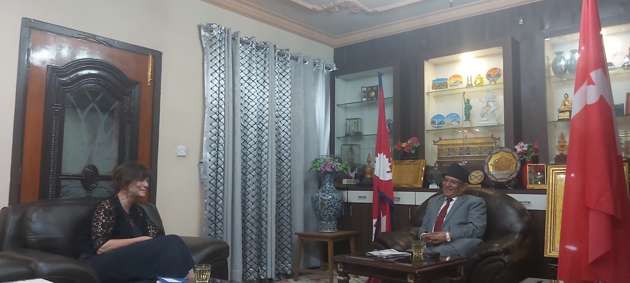 प्रचण्डसँग अष्ट्रेलियाली राजदूतको शिष्टाचार भेट 